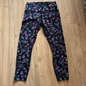 Wunder under lululemon athletica women’s size 8 print luxtreme leggings EUC 25in